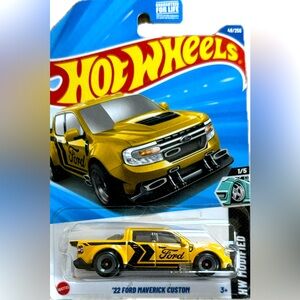 😎 NWT Hot Wheels 22 FORD Maverick Custom HW Modified Truck